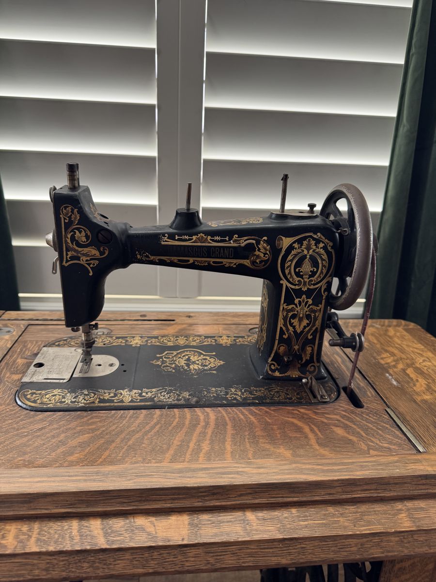 1924 Damascus Grand Sewing Machine