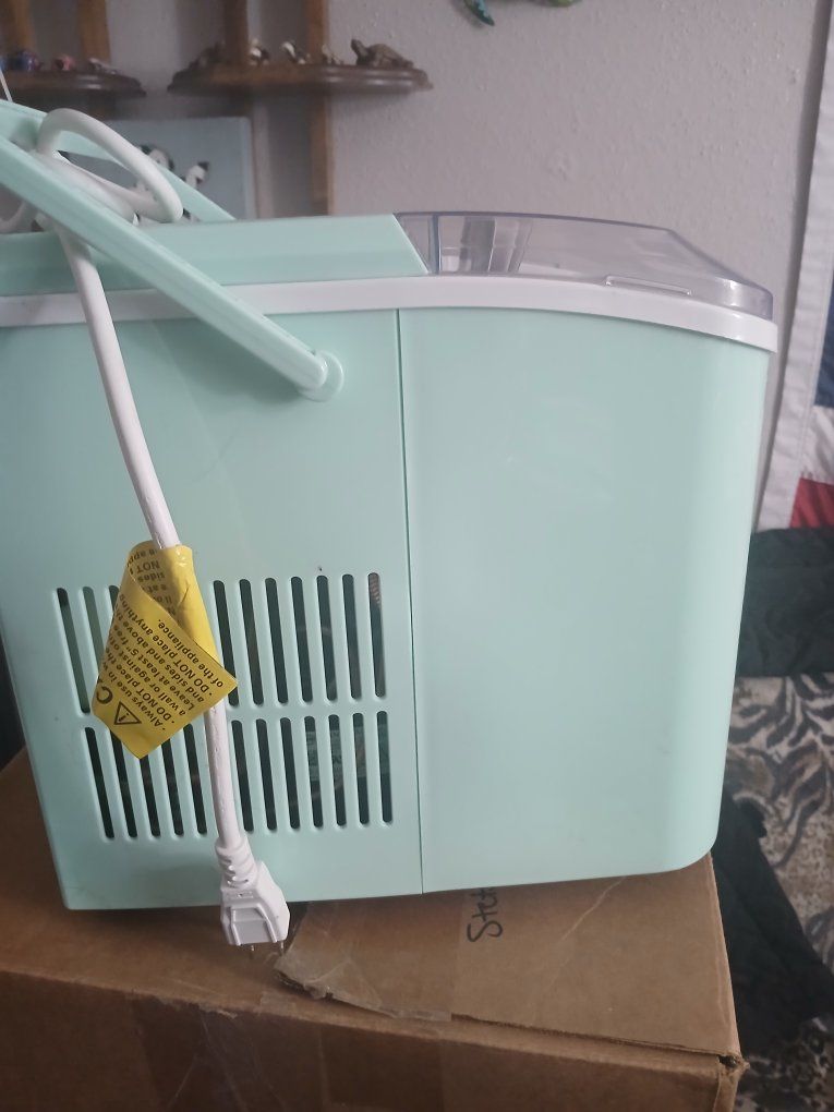 Portable Ice Maker Machine ZBJ-PP10A-GN/BK - Aqua, Small/Large Ice, Clean Function