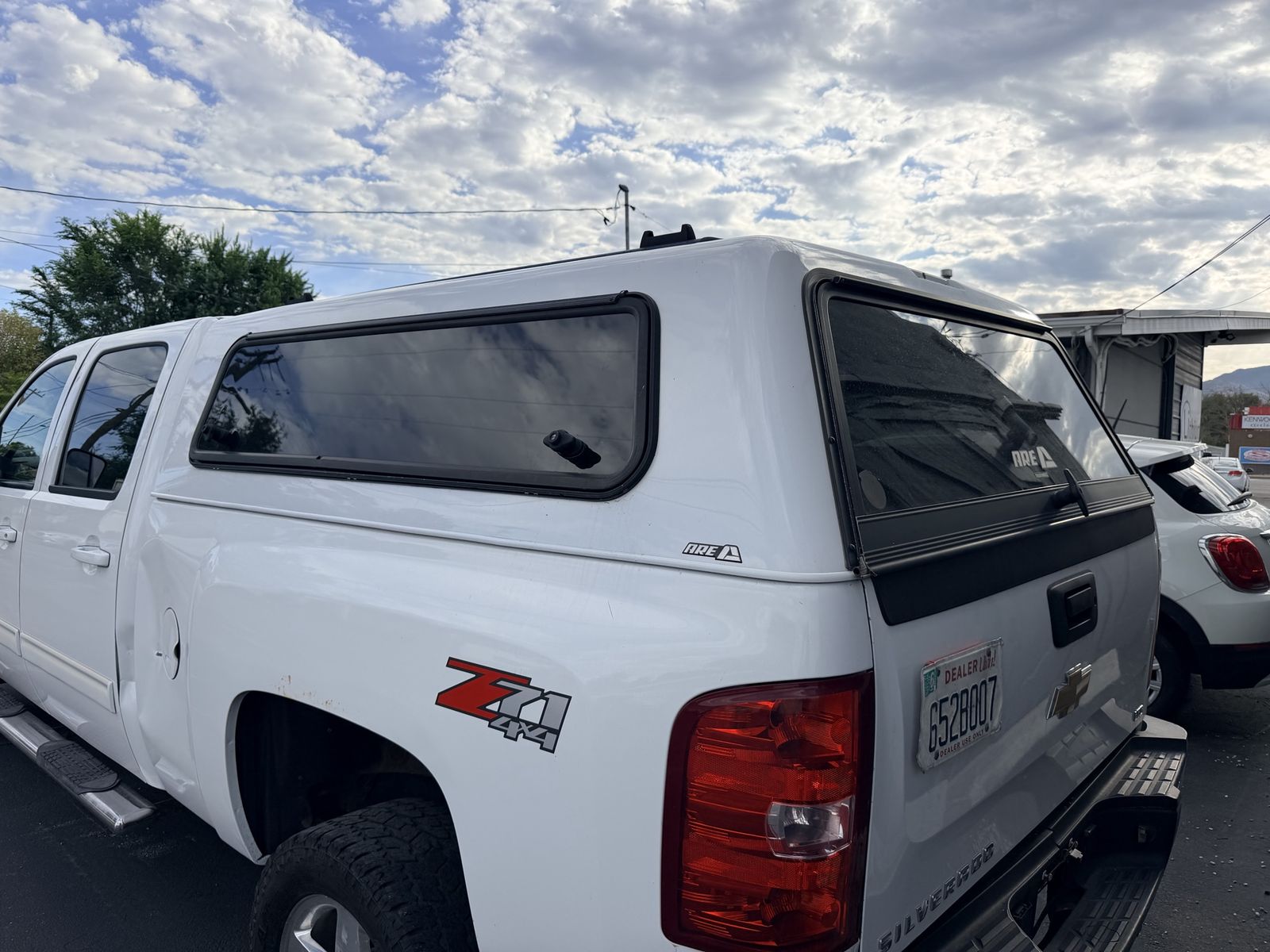 A.R.E. White Truck Shell / Camper 82x68 
