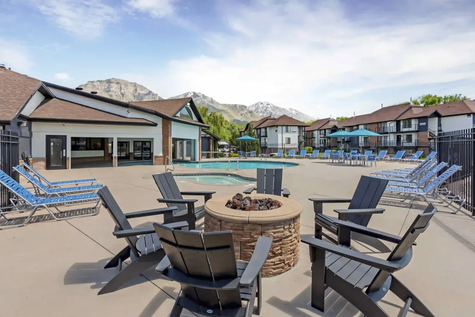 Private Room with Balcony, Branbury, 1,000 cash sign bonus, newly remodeled