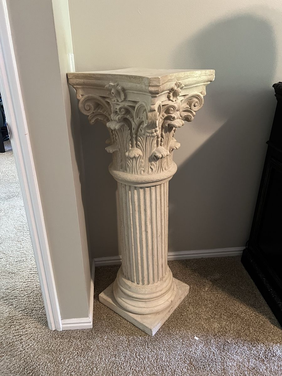 Decorative Corinthian Style Pedestal Column Stand