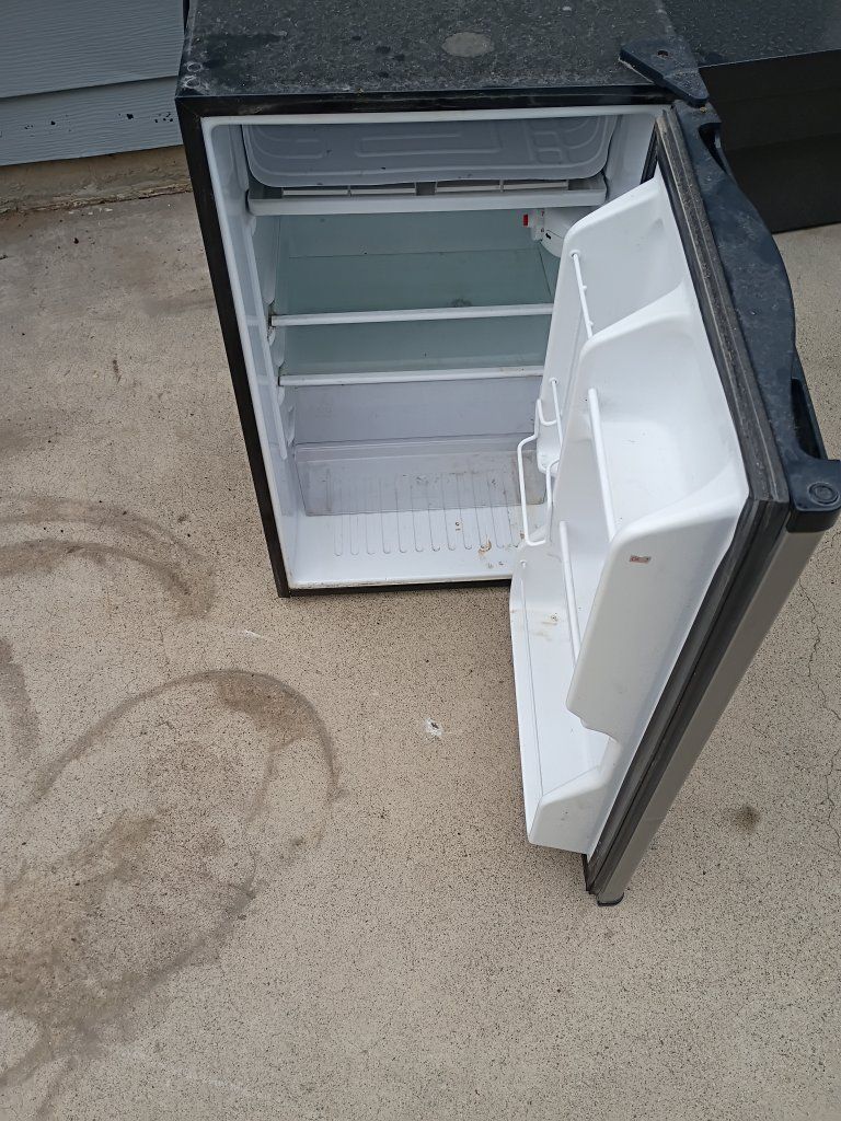 Free fridge doesn't work