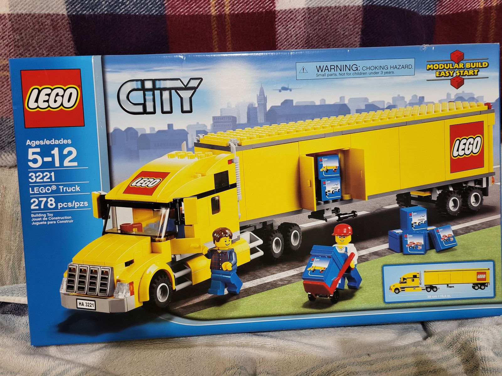 LEGO CITY LEGO TRUCK   2010 ISSUE