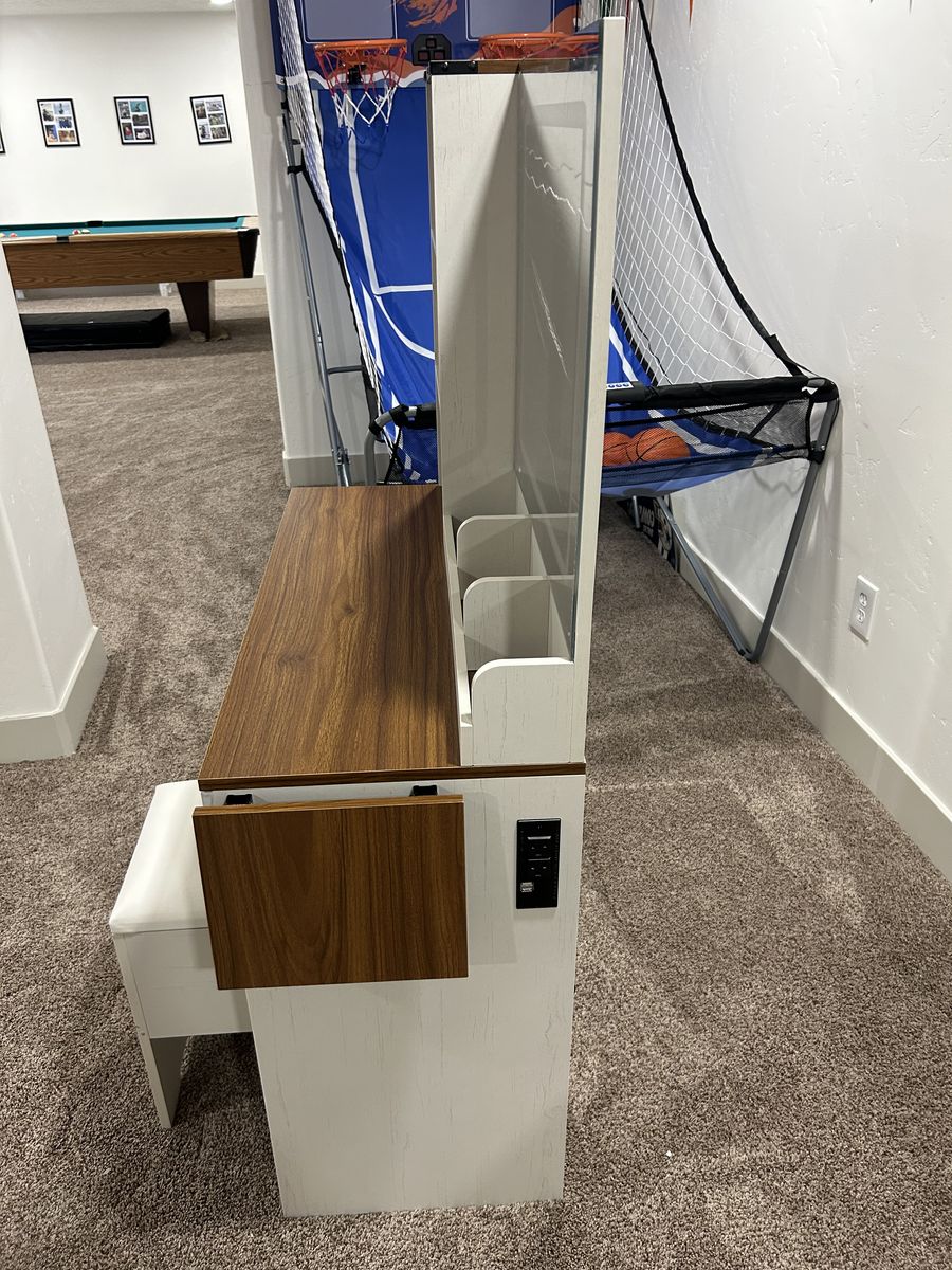Main image 3