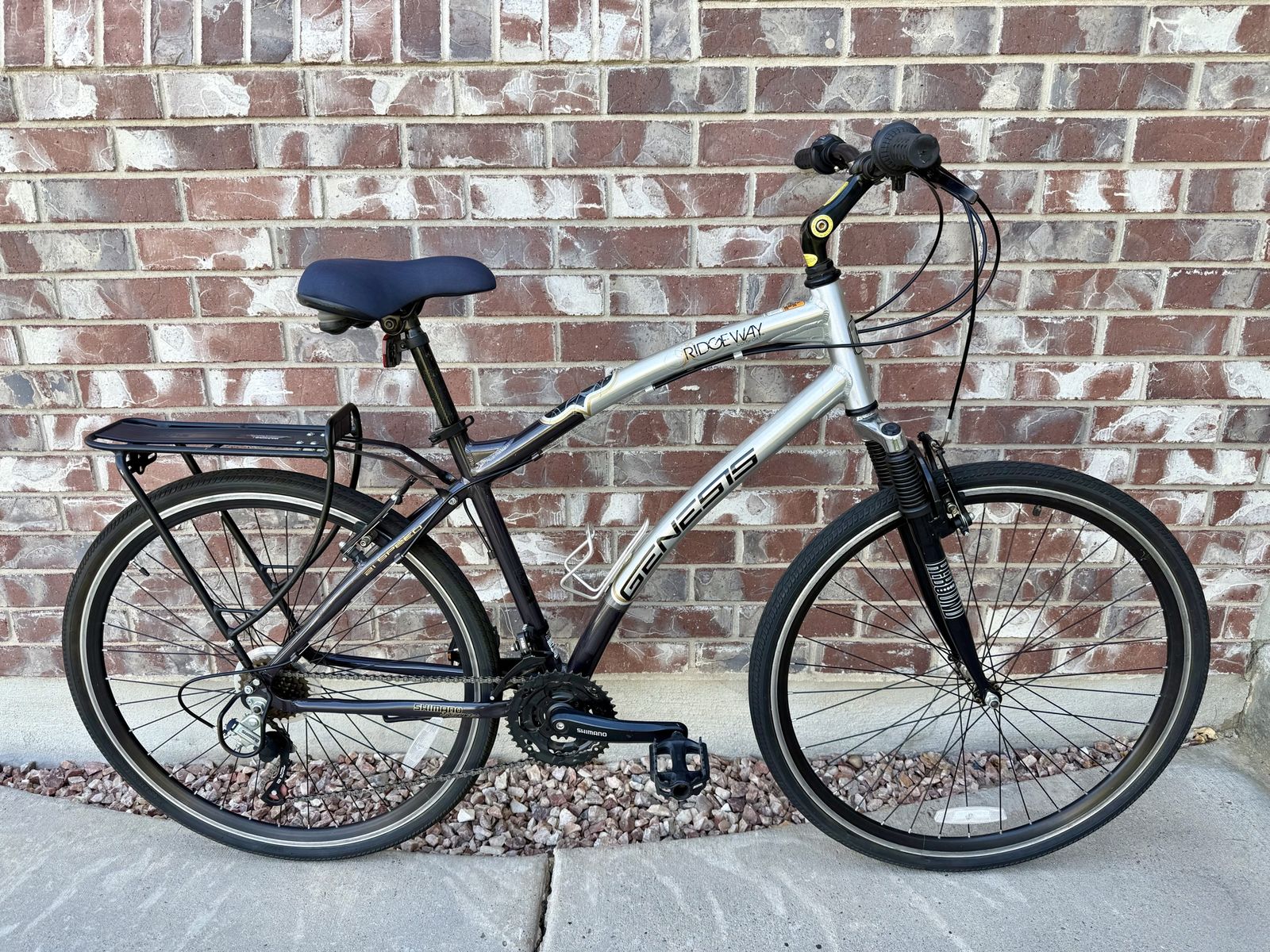 Medium-Large Genesis Ridgeway Comfort Hybrid Bike