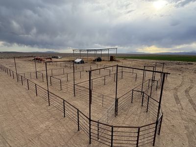 Straightline Fencing LLC