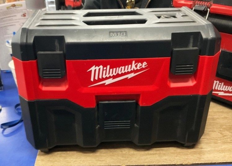 MILWAUKEE WET/DRY VAC 0880-20