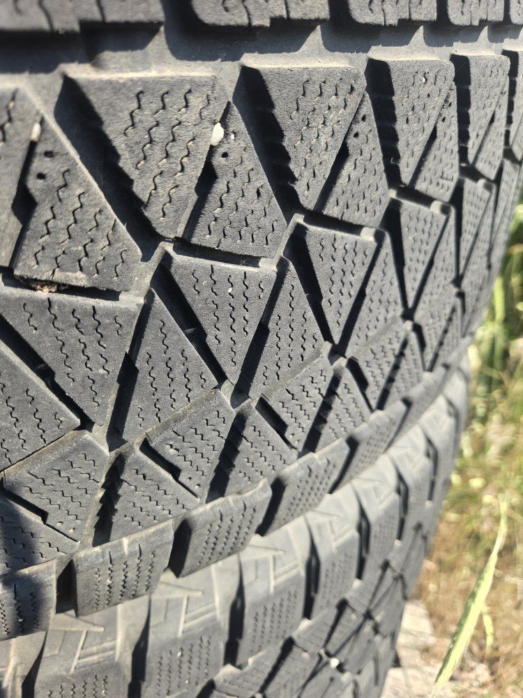 Jeep Bridgestone 265/60R18 110R Tires & Rims - Set of 4