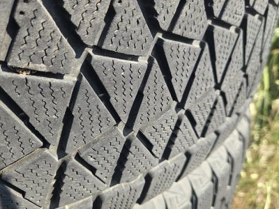 Jeep Bridgestone 265/60R18 110R Tires & Rims - Set of 4