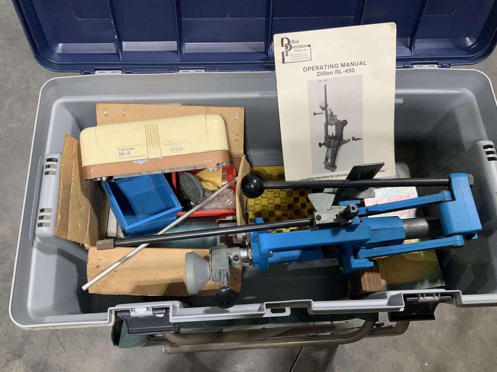 Dillon RL450 with 44 magnum dies and extras
