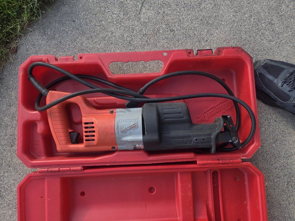 Milwaukee Sawzall Heavy-Duty Reciprocating Saw with Hard Case - Corded Electric Power Tool