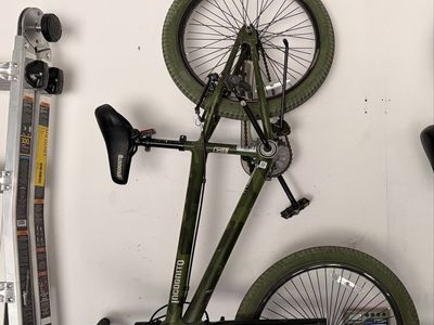 Incognito BMX Bike 20” - Camouflage Green, Durable Frame & Tires, Excellent Condition