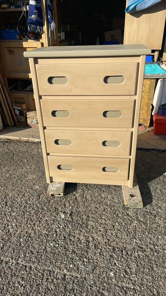 Tall Boy Dresser 4  Drawers