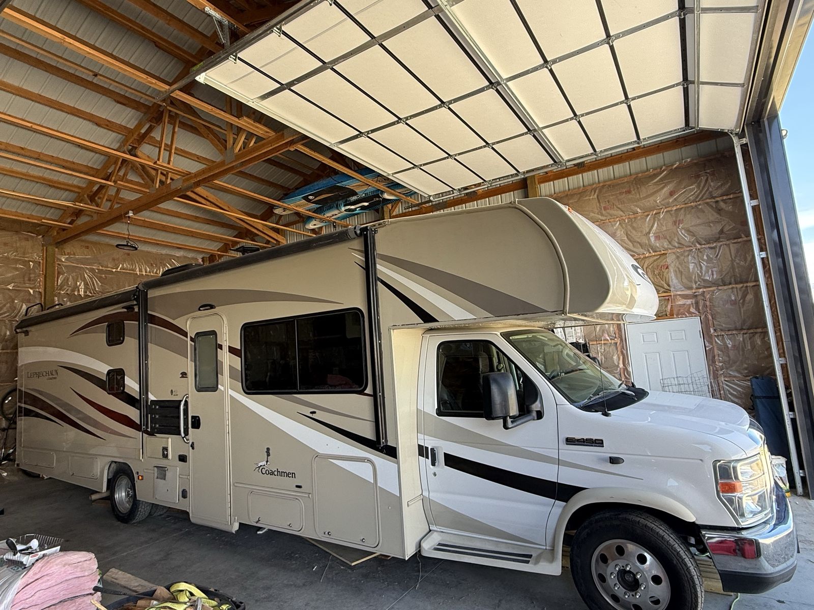 2017 Coachmen Leprechaun 310BH Class C RV - Ford E450, 2 Slides, Onan Generator, Ext. TV