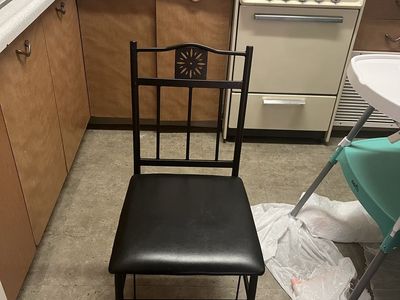 Chairs (4 chairs) Cute chair set!