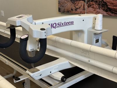 Handiquilter free motion quilting machine