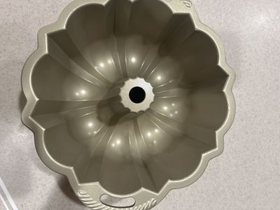 Bundt pan Nordic Ware. New! Never used