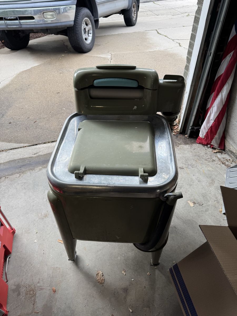 Vintage Green Maytag Wringer Washing Machinet