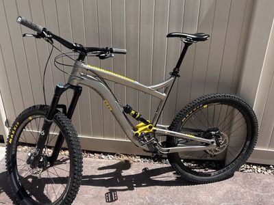 2017 Diamondback Mission 2 mountain bike