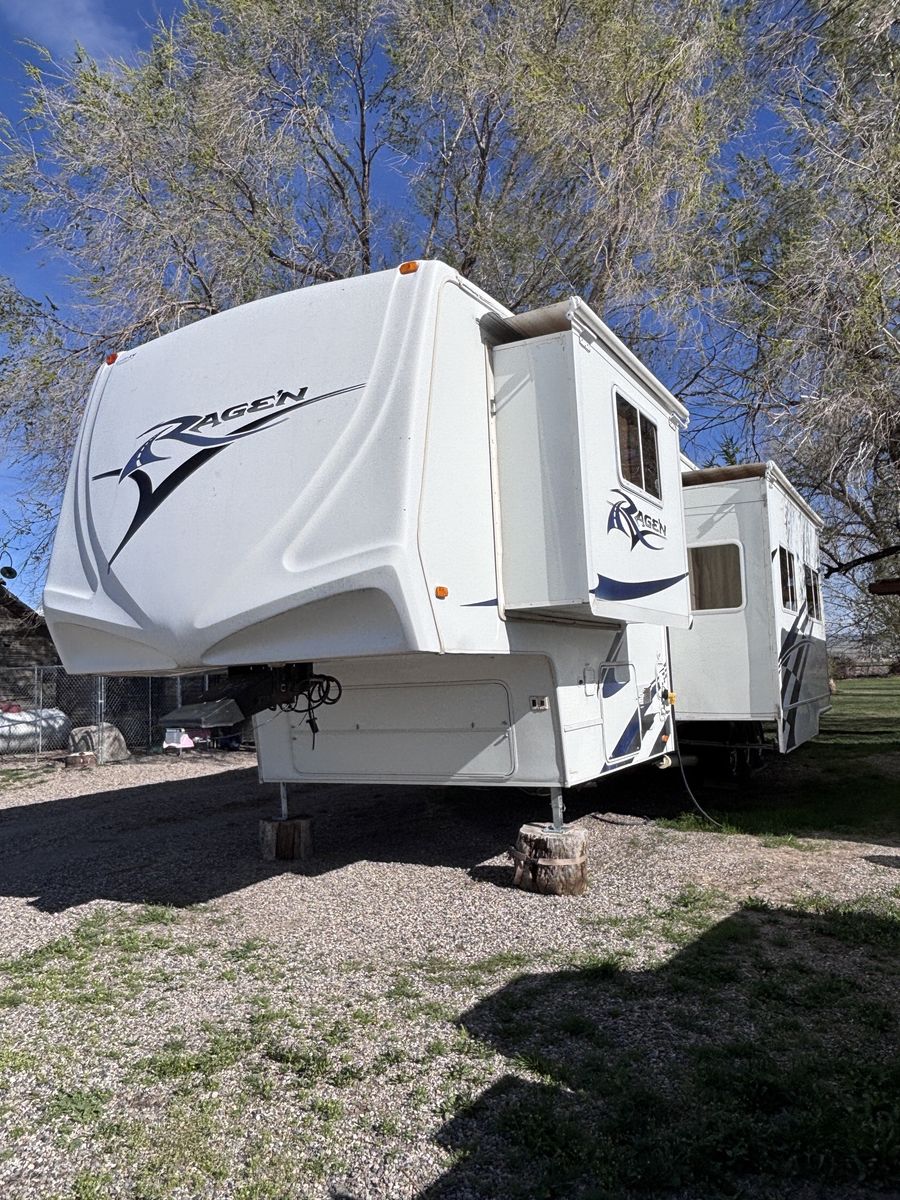 Rag'n Fifth Wheel Toy Hauler 40'