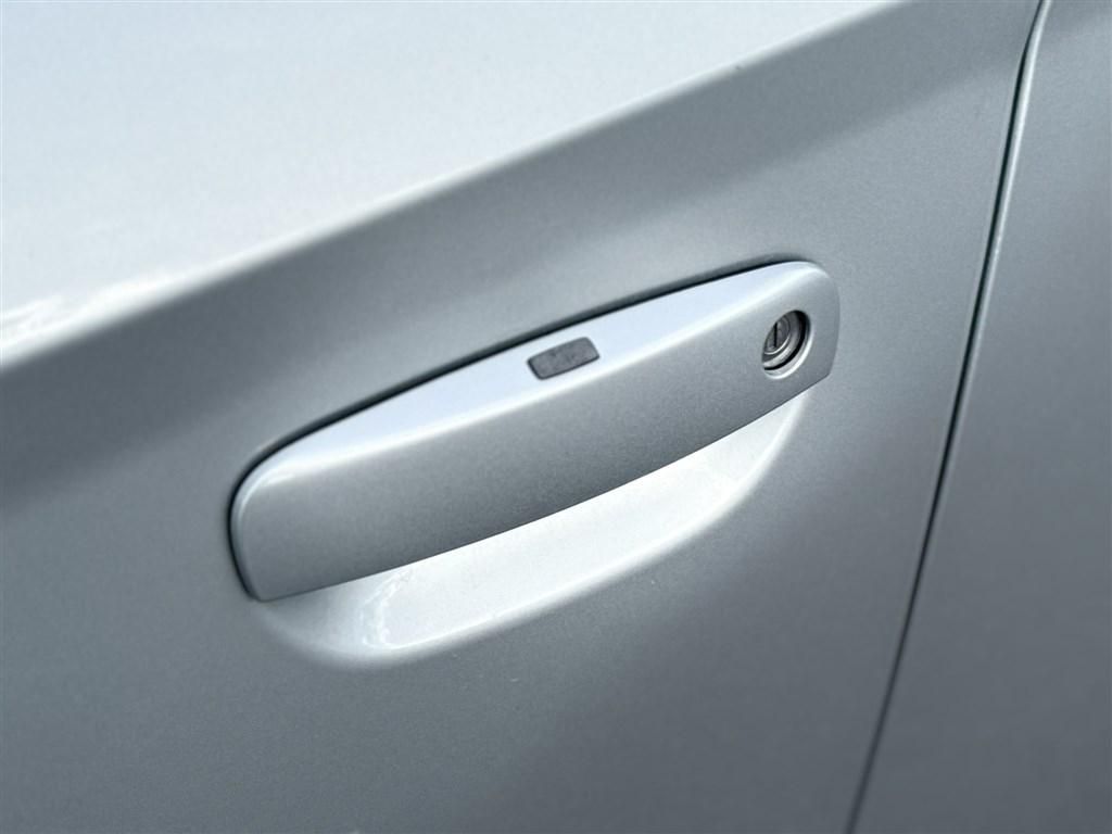 Main image 10