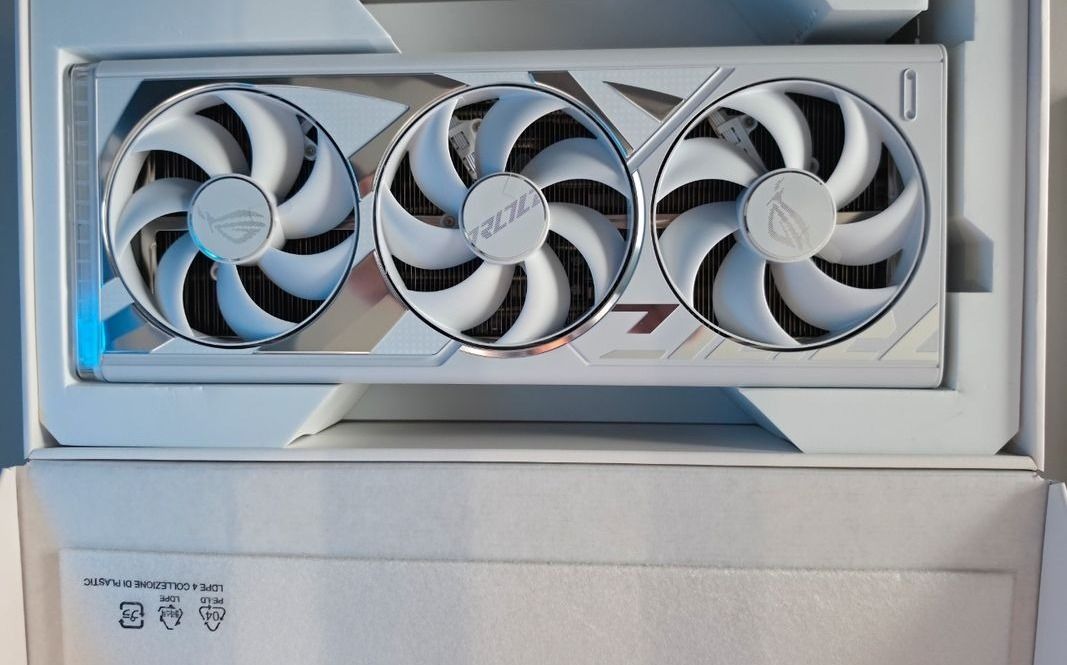 ASUS ROG GeForce RTX 4090  white