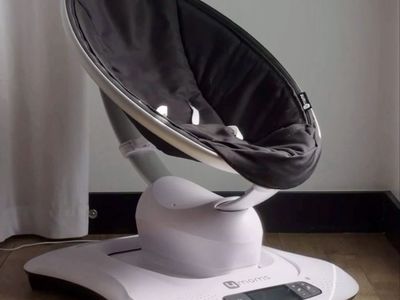 4moms mamaRoo Multi-Motion Baby Swing - Black Fabric / White Base