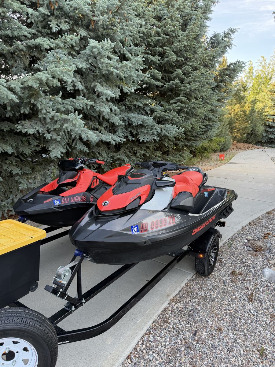 2022 Sea-Doo GTI170 and Spark Trixx
