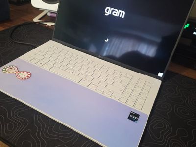 LG gram 16in 3K OLED, I7-13th Gen, Windows 11 Home, 32GB RAM, 1TB SSD, Iridescent White