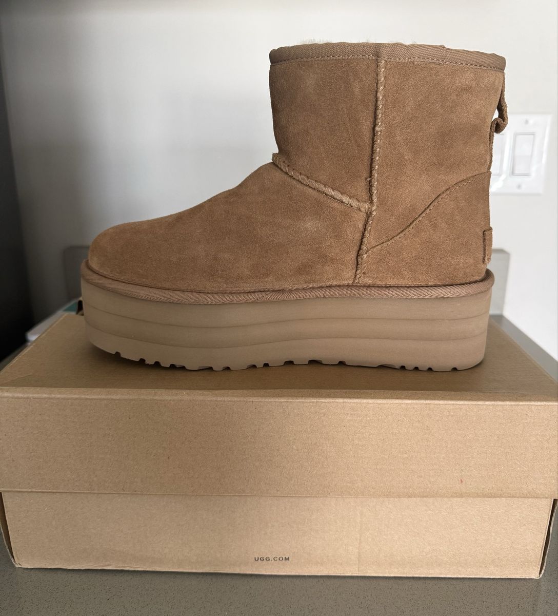 UGG Classic Mini Platform Brown Suede Shearling Lined Boots US 8 EU 39