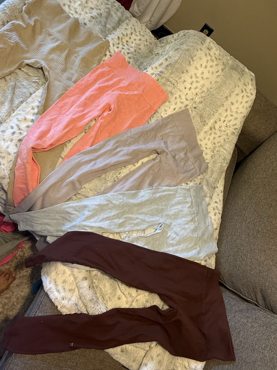 Leggings woman’s size small all $25