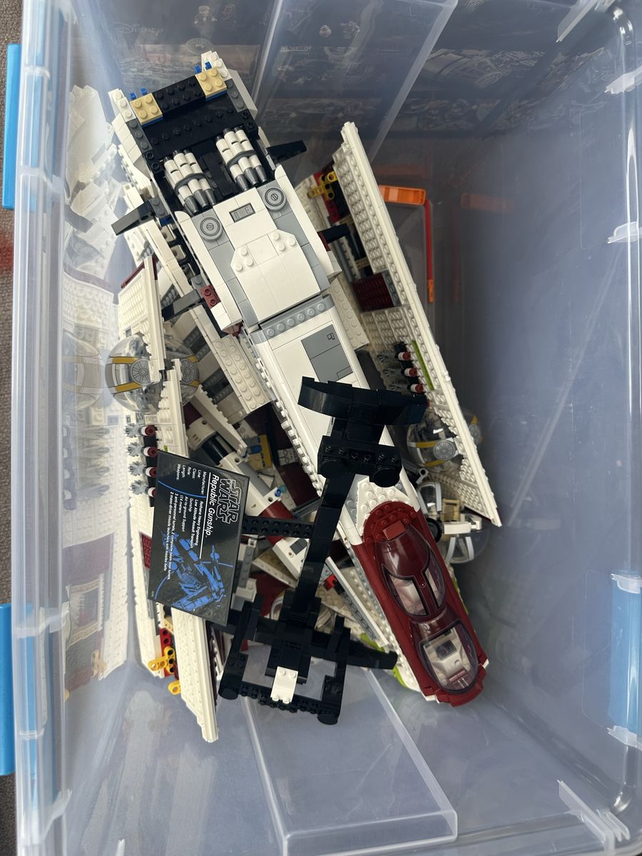 LEGO Star Wars UCS Republic Gunship (75309-1)