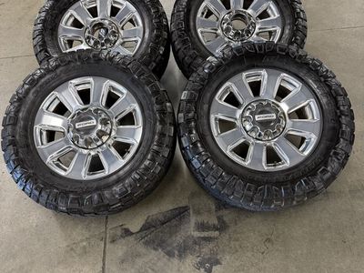 LIKE NEW 2022 f350 platinum OEM 20in/ 295/65/20 nittos