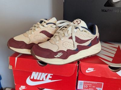 saucony grid shadow2
varsity Letterman's shoe. S Chanel patch on the tongue.6.5 womens