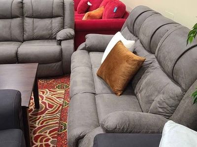 Like-new Sofa and Loveseat Recliner Set