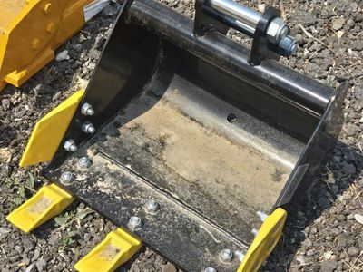 NEW IRanch 16" Mini Excavator Bucket with Replacable Teeth (1-2 Chinese Mini-Ex)