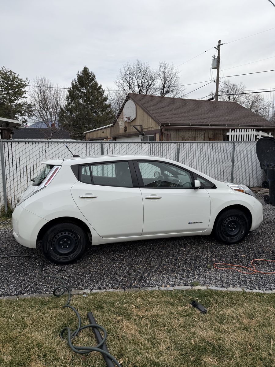 2013 NISSAN LEAF S