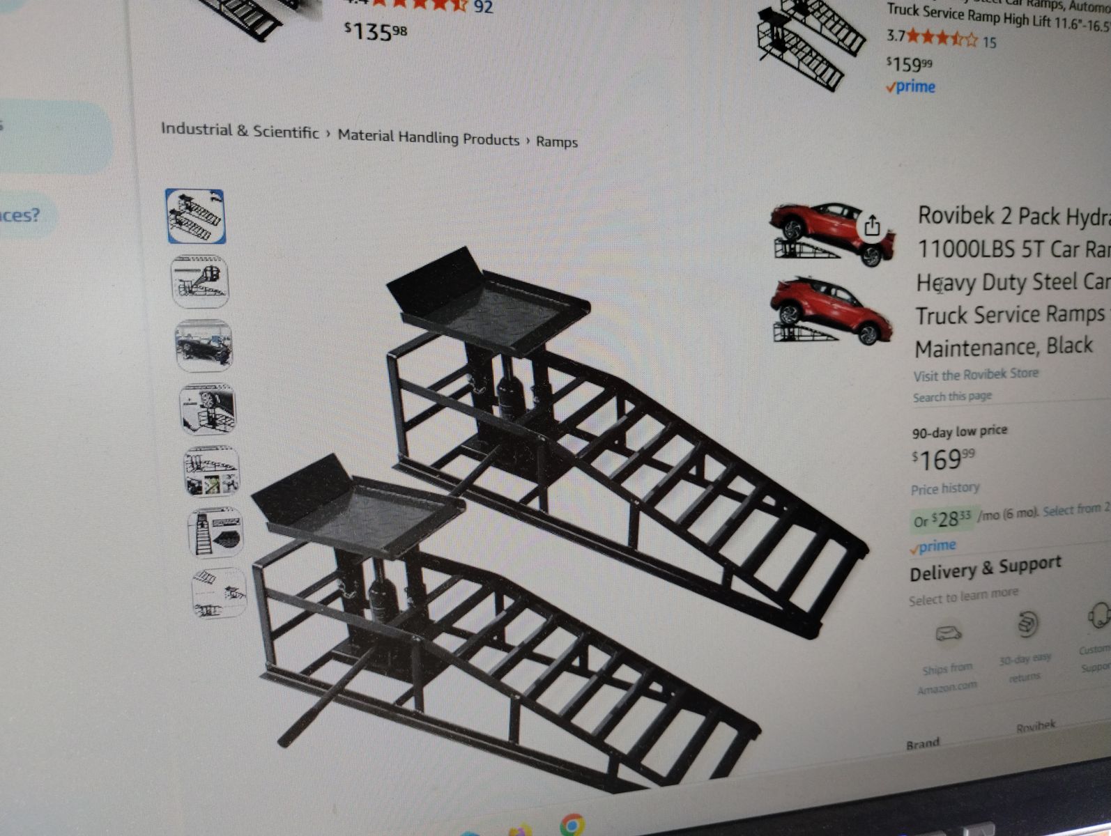 car ramps 2 with hydralic jacks and 2 without  75$ and 125$