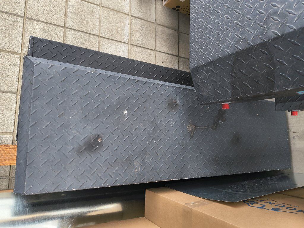 Weather Guard Lo-Side Tool Box w/Keys #174-52-01