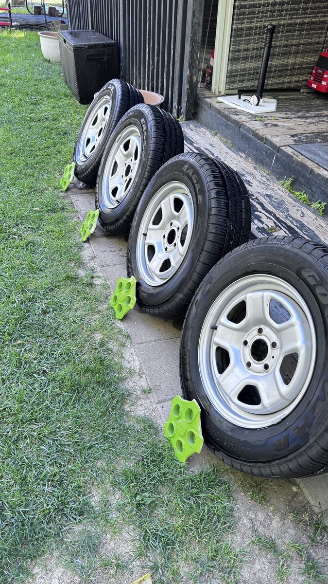 Set of 4 Goodyear Eagle Tires with Wheels and Jeep Center Caps 205/70/R16