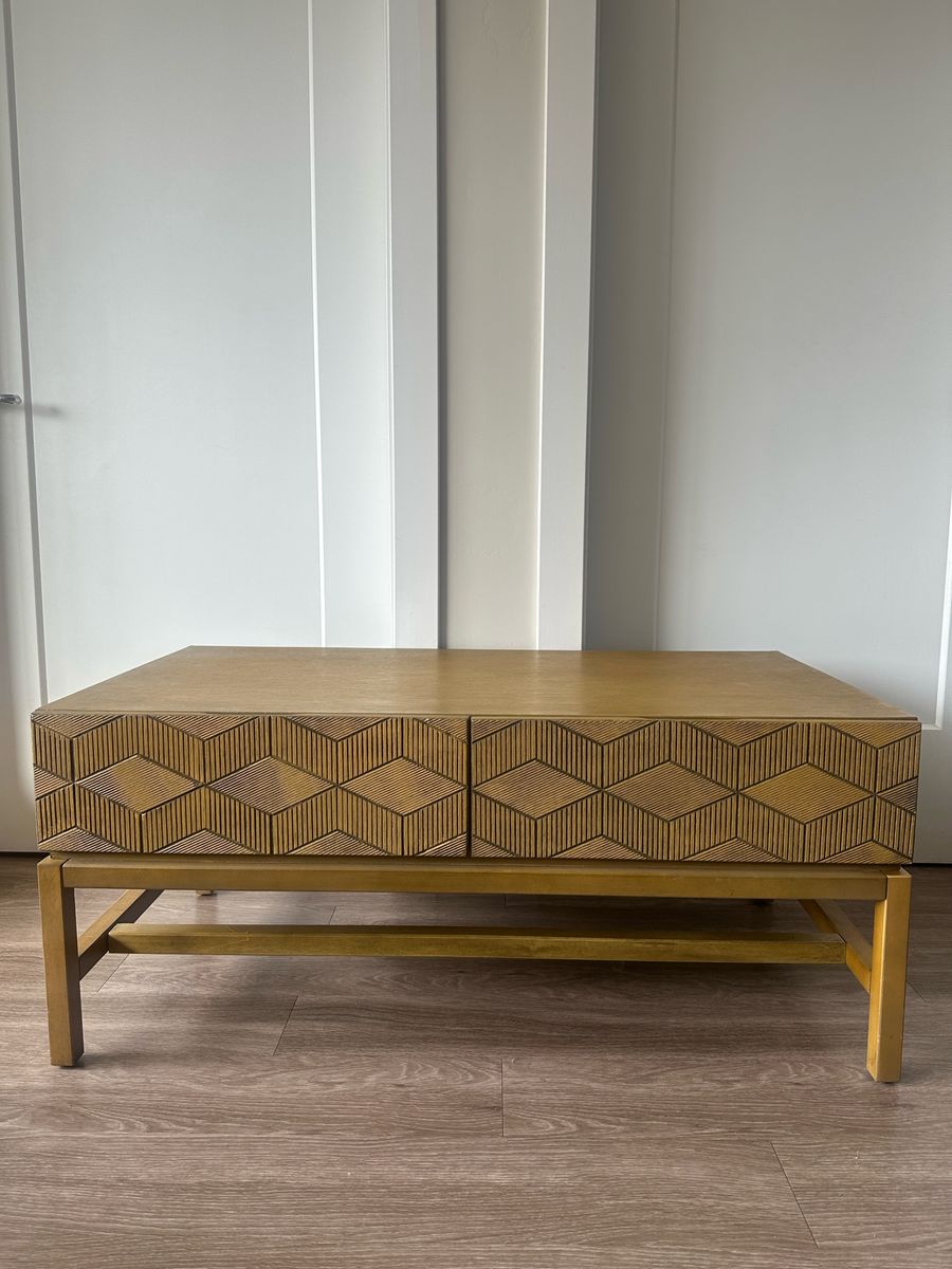 Coffee table w/ drawers