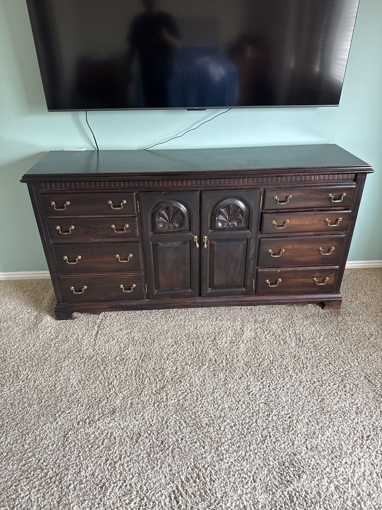 Dresser