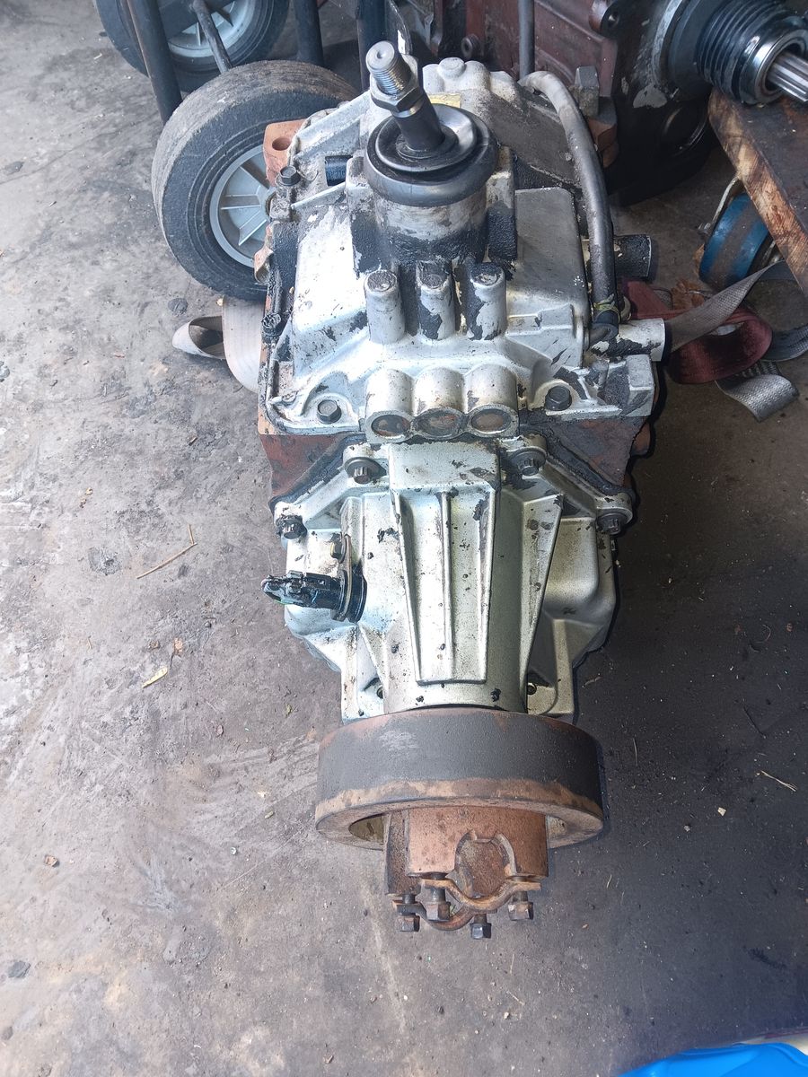 1992-1995 chevy gmc NV4500 2wd low first gear manual 5 speed transmission