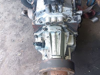 1992-1995 chevy gmc NV4500 2wd low first gear manual 5 speed transmission