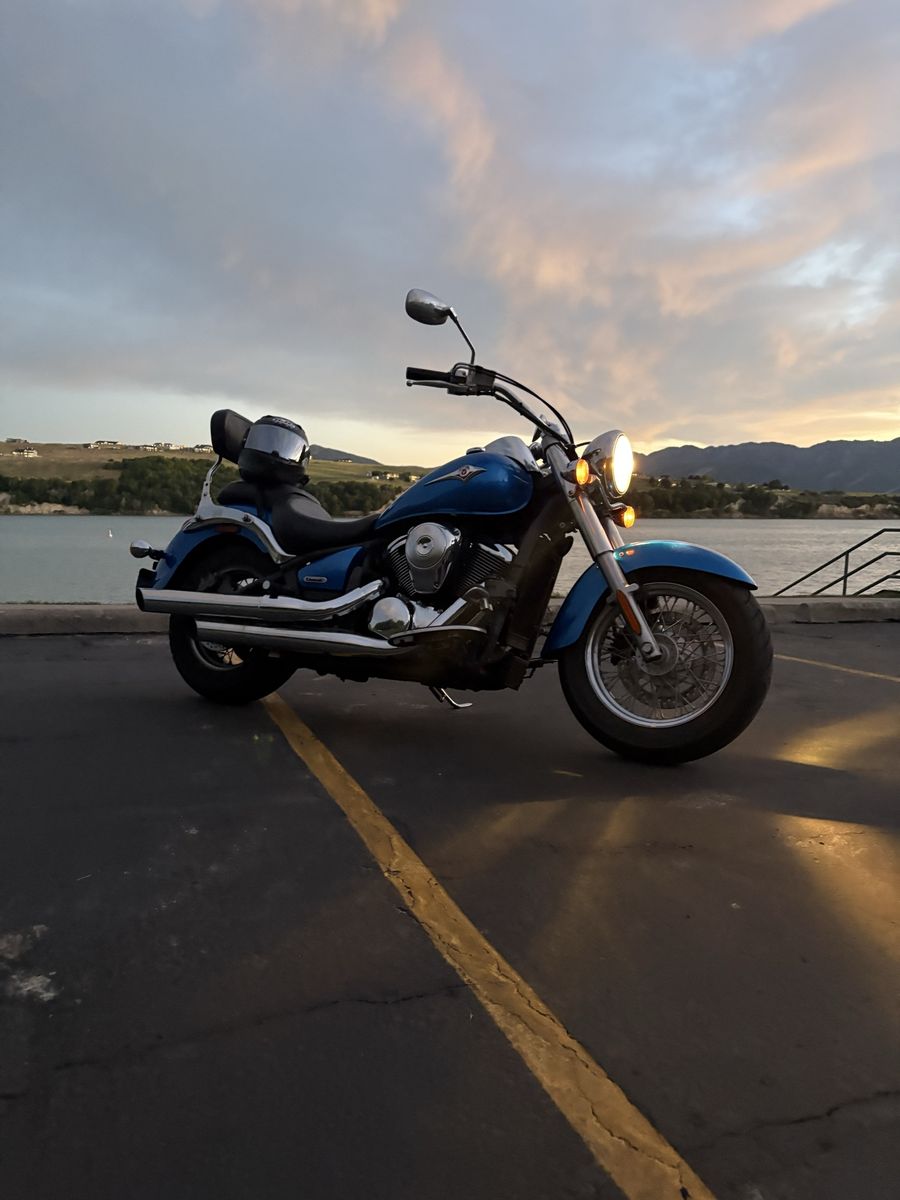 Kawasaki Vulcan 900 Classic Motorcycle - Blue Cruiser - Excellent Condition