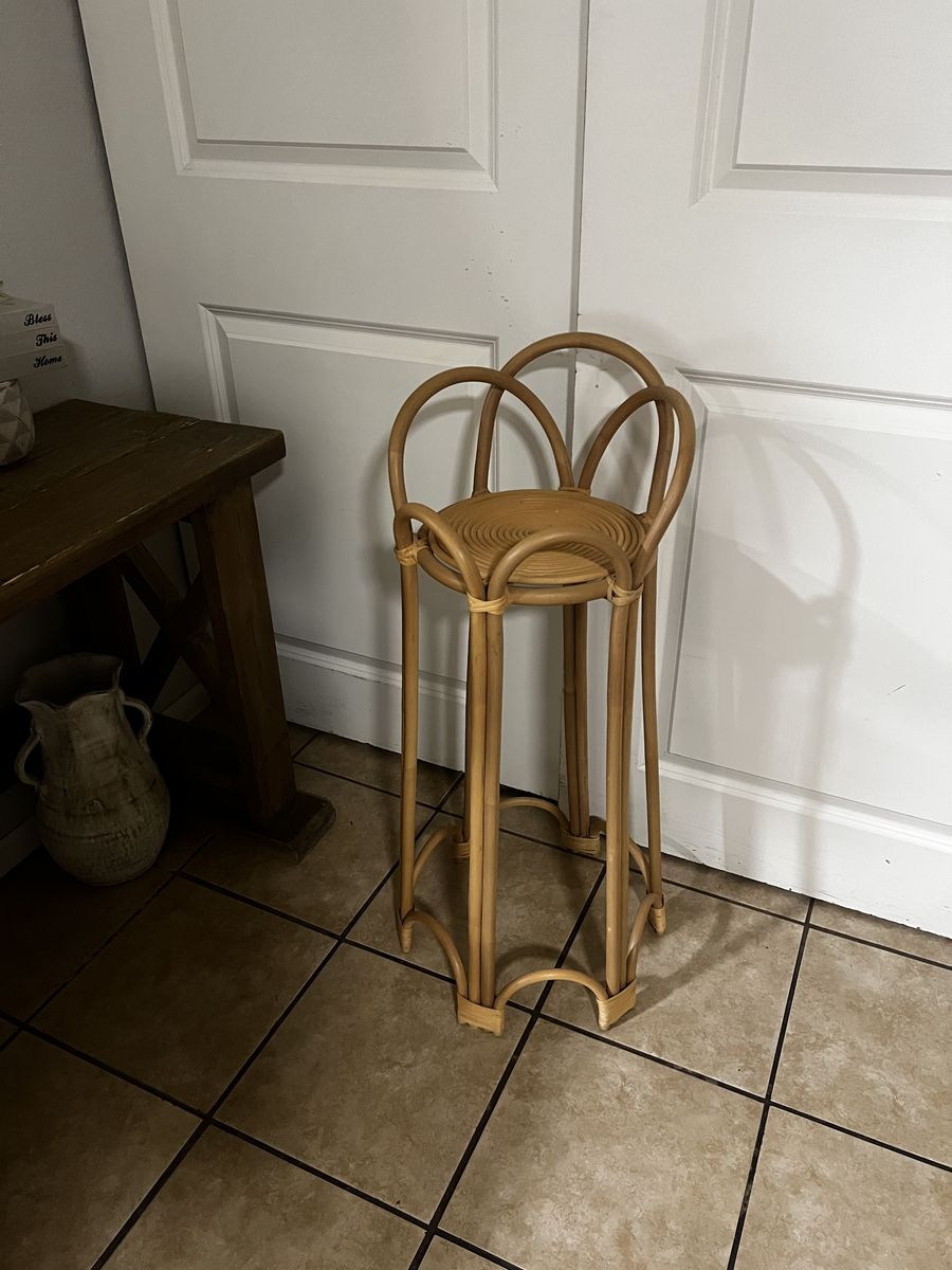 Rattan plant stand