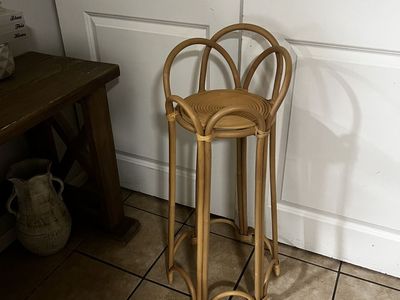 Rattan plant stand