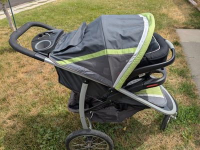 Graco Click Connect jogging stroller