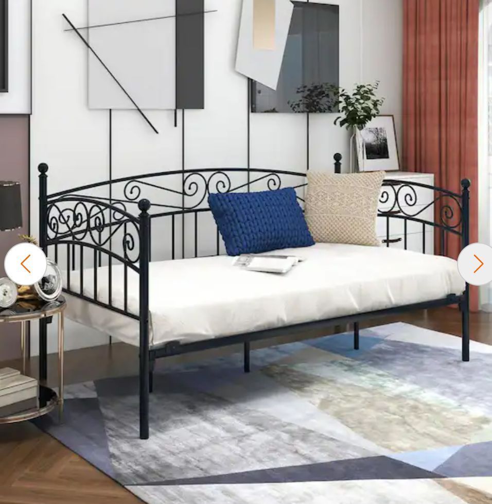 Like New Twin Day Bed