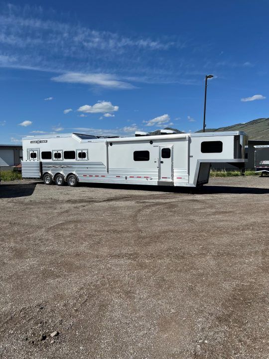 2026 Logan Coach Riot 5H GN 16' Premier Custom Living Quarters